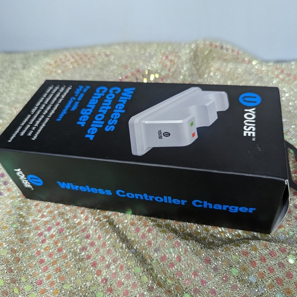 Charger dock for ps 5 wireless controllers - Picture 4 of 7